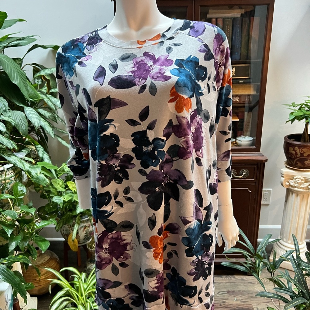 Simply Vera size large floral top